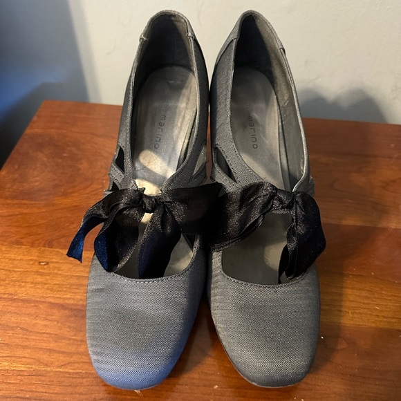 Ann Marino Bow Heels - Picture 6 of 6